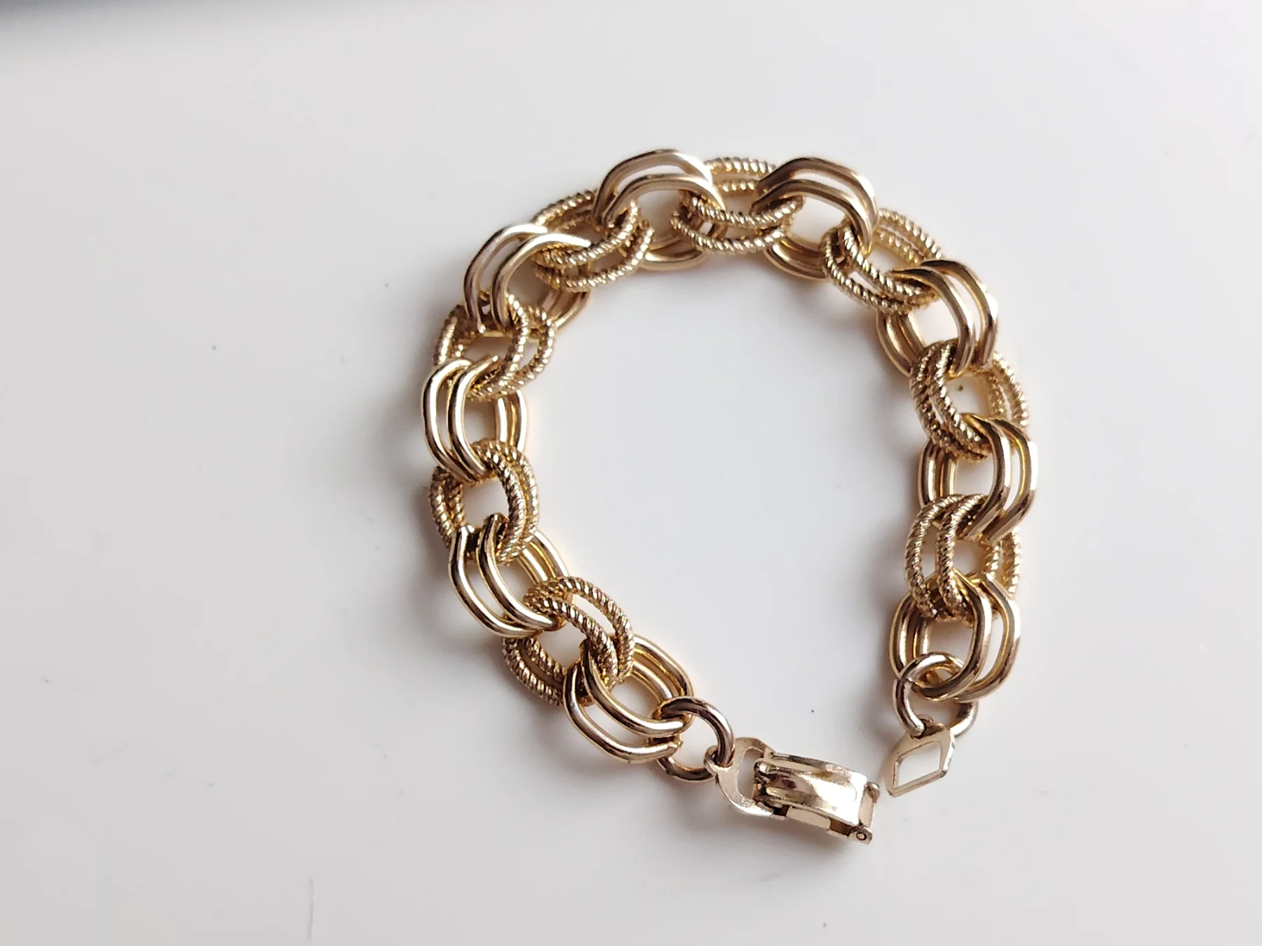 1940s lightweight metal.gold.tone chain bracelet chic