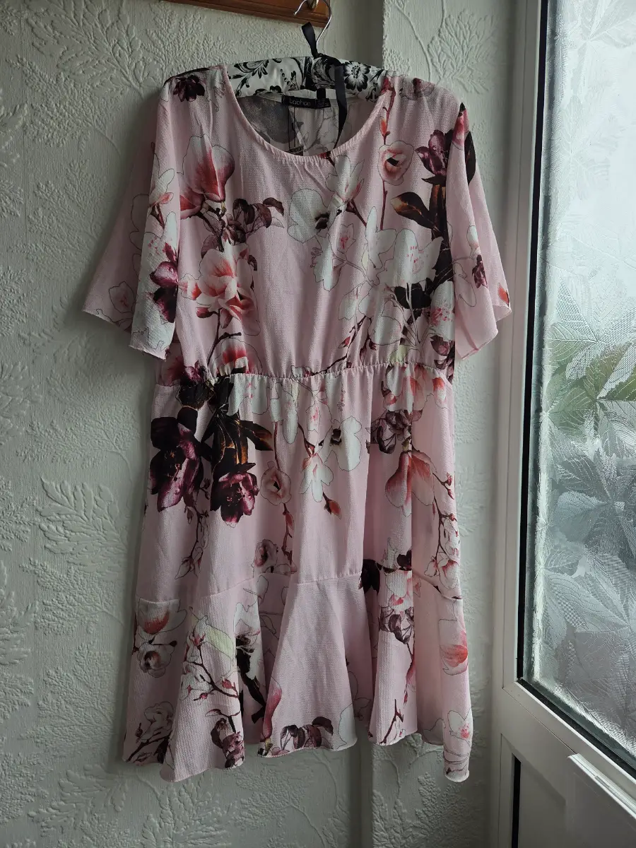 Pink floral Boohoo dress size 20