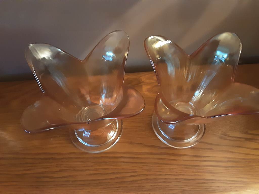 X 2 Tulip shape vases