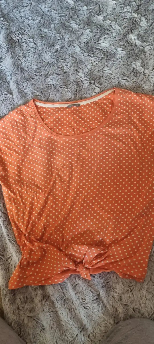 Orange spotty t shirt