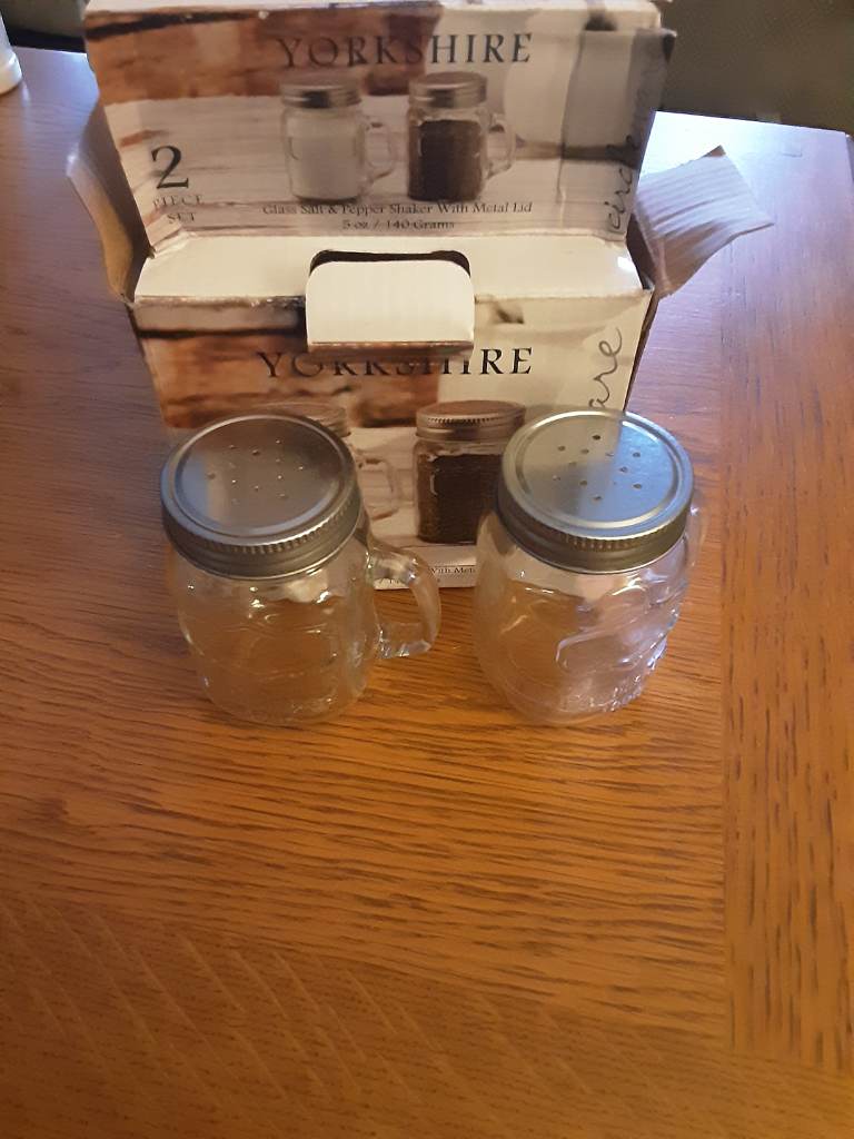 Glass novelty  salt & pepper shakers
