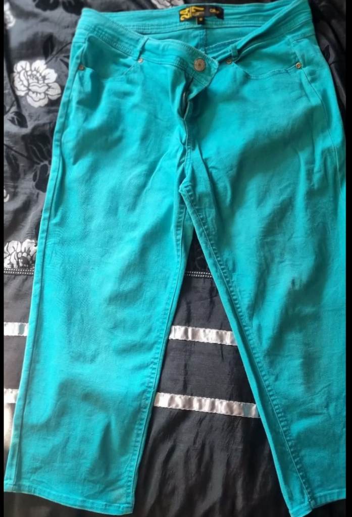 Cropped denim jeans
