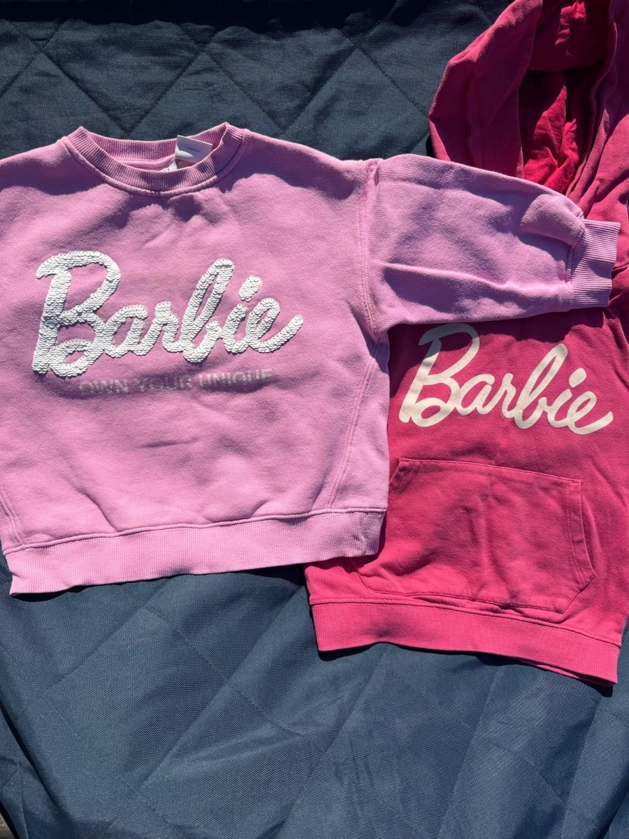 Bundle of 2 Barbie sweatshirts/ hoodies 6-7Y