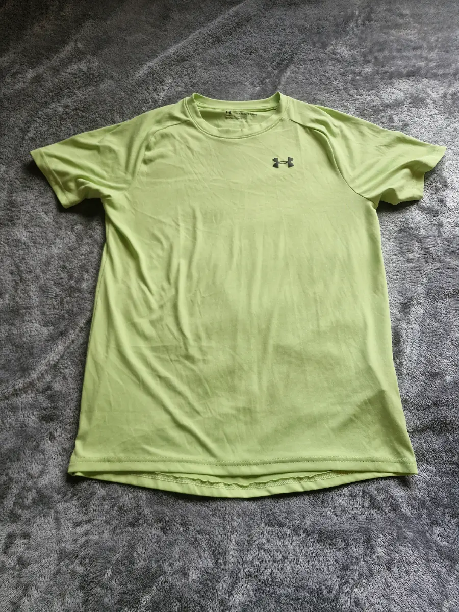 Kids top size uk large a1 condition under armour