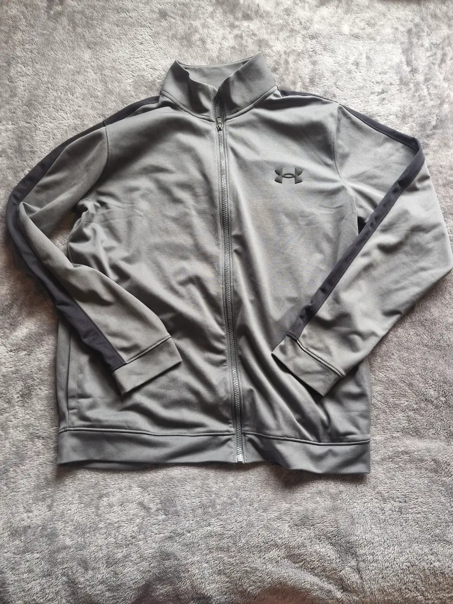 Men's top size uk large a1 condition under armour