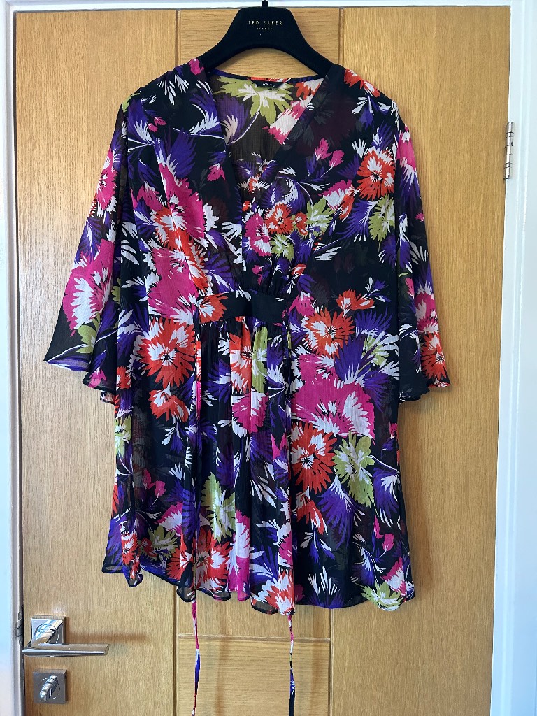 M&Co lightweight top.   Size 16.