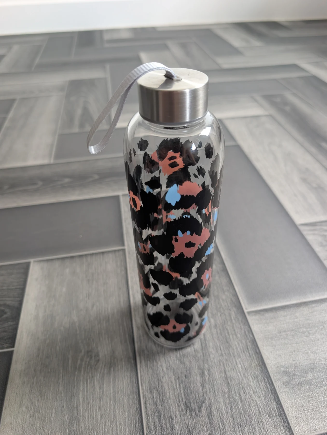 Cambridge 750ml Leopard Print Glass Water Bottle