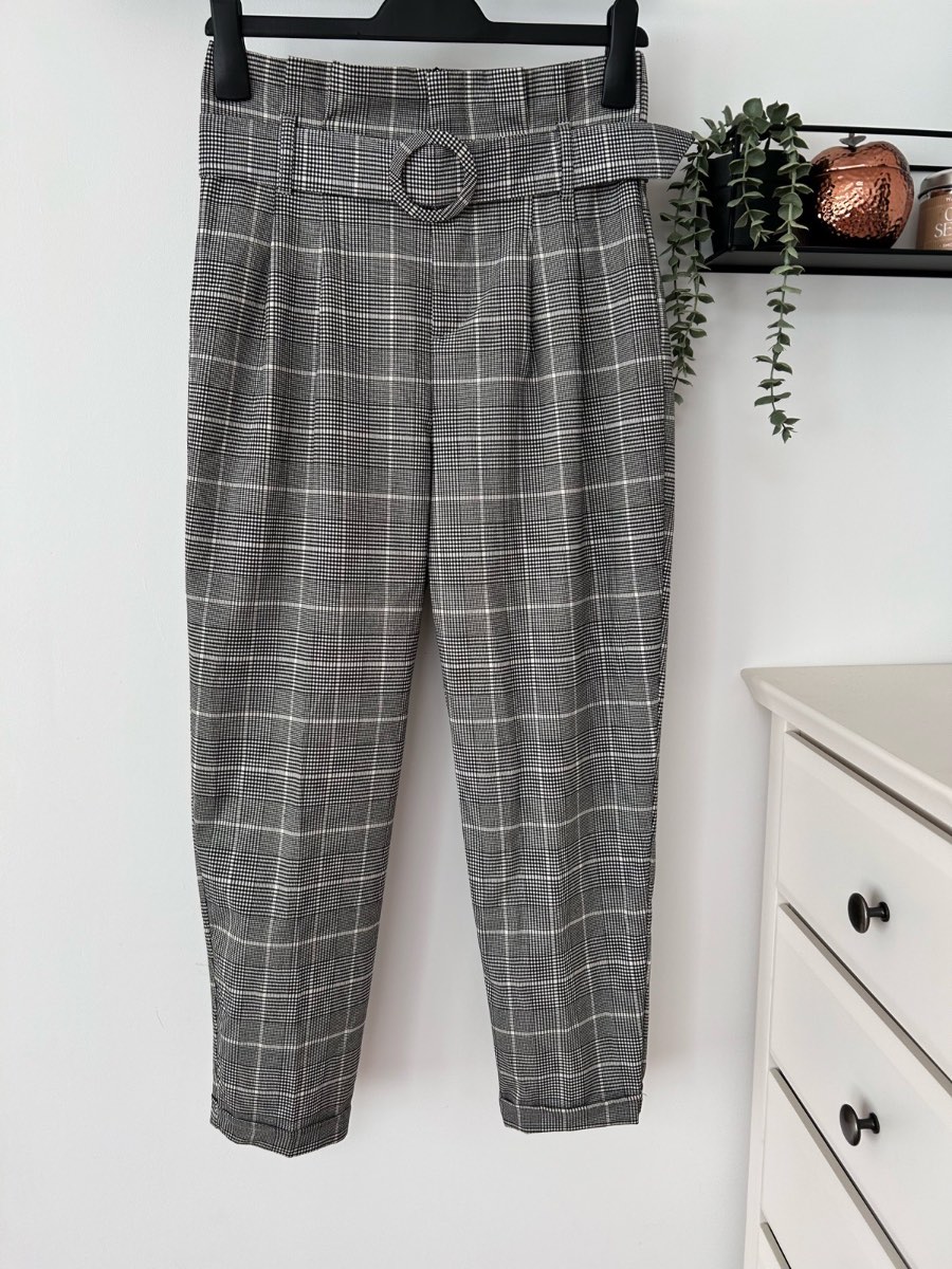 Bershka Grey checkered tailored slim leg belted trousers size 10 W30”