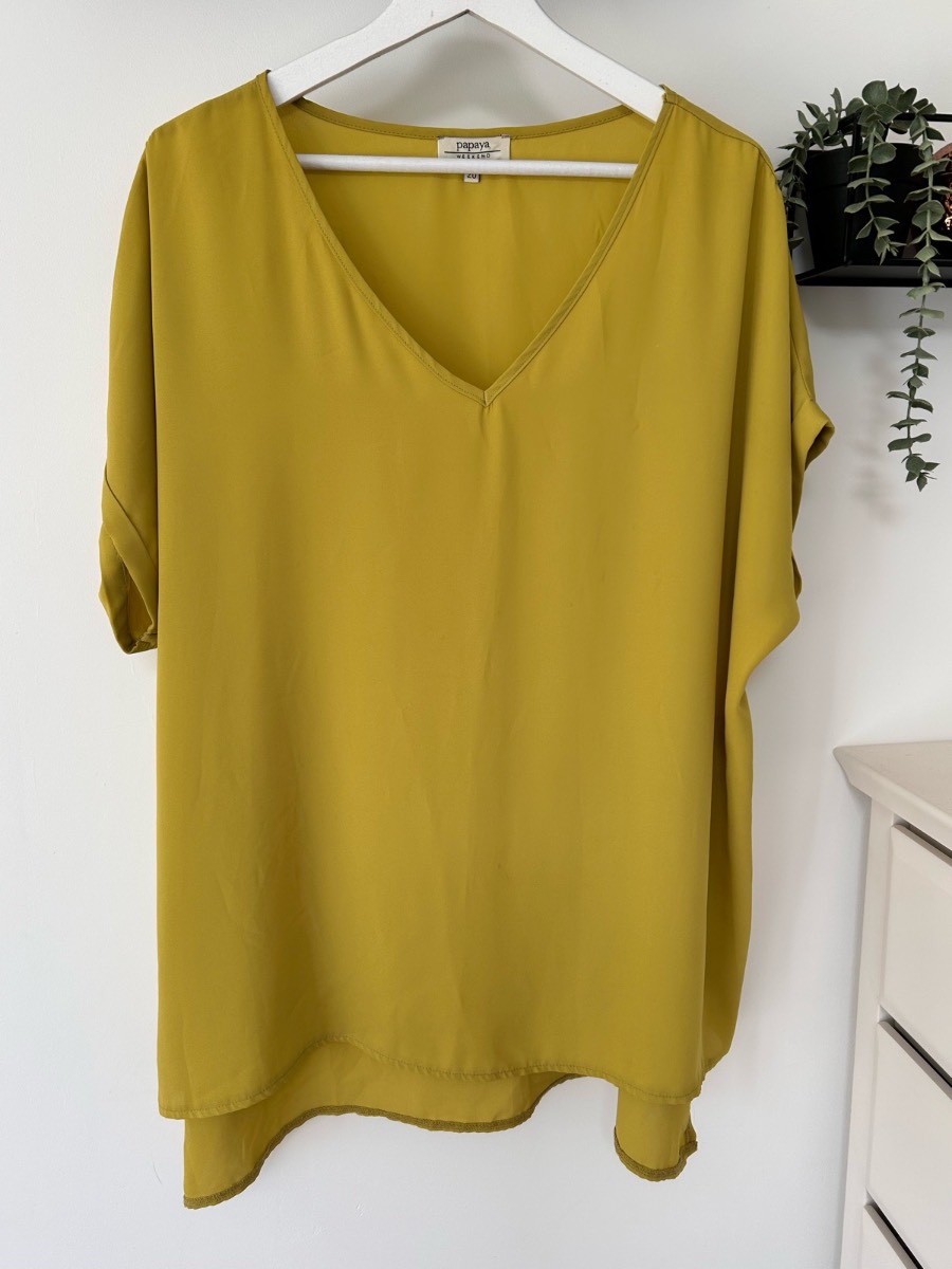 Papaya olive/chartreuse v neck short sleeve blouse size 20