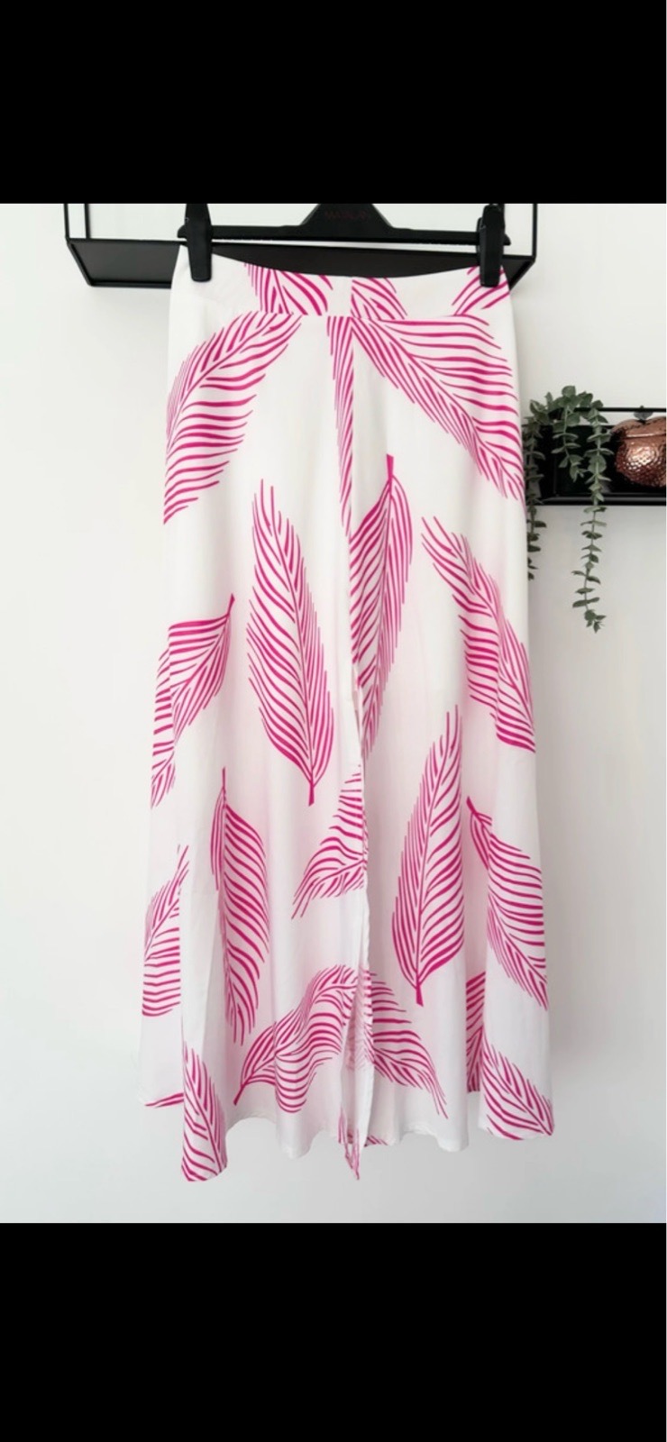 Shein white & pink feather print front split summer maxi skirt size S