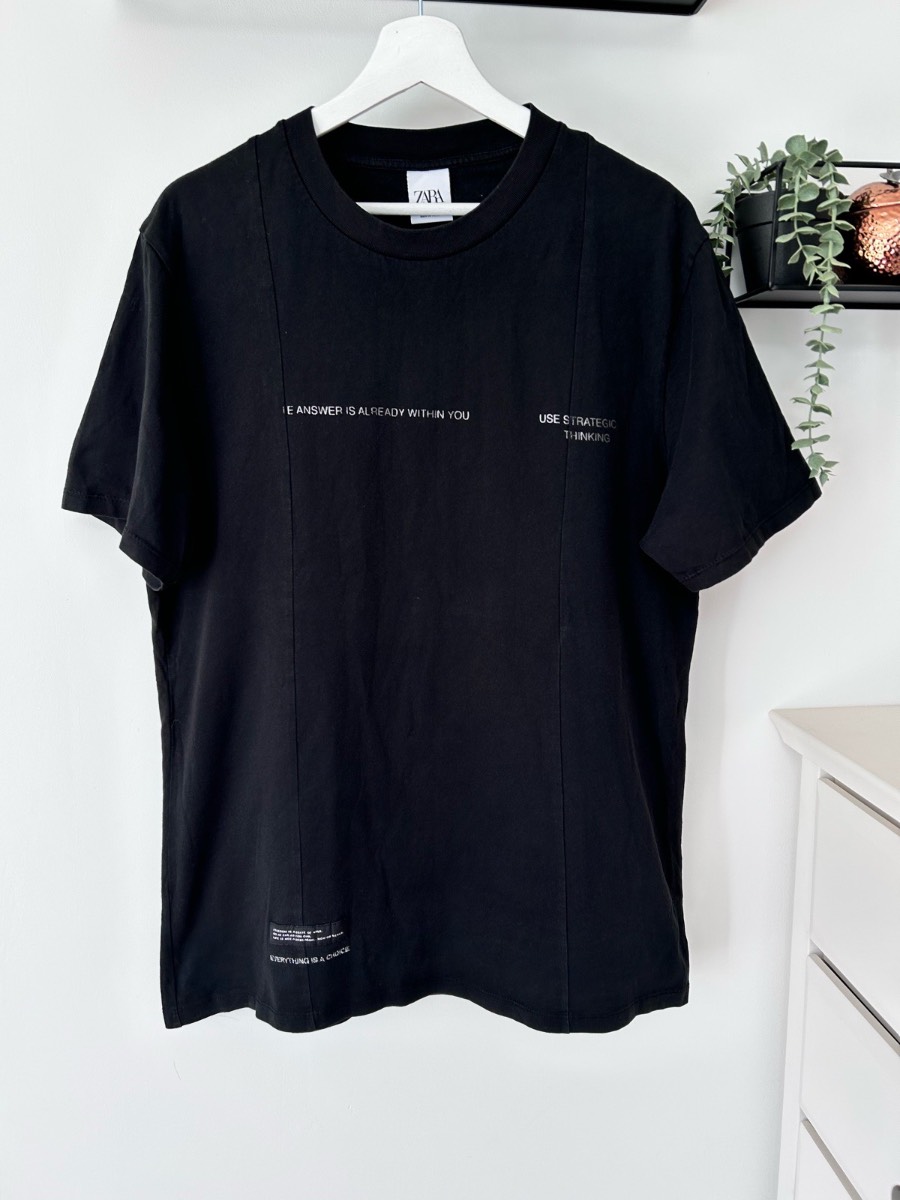 Zara men’s Black deconstructed raw seam graphic quote tshirt size XL