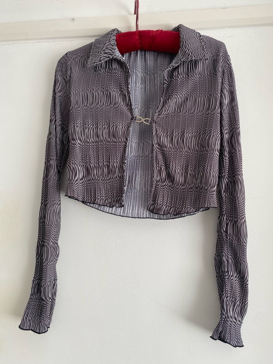 Monochrome wavy stripe Bershka long sleeved top size M