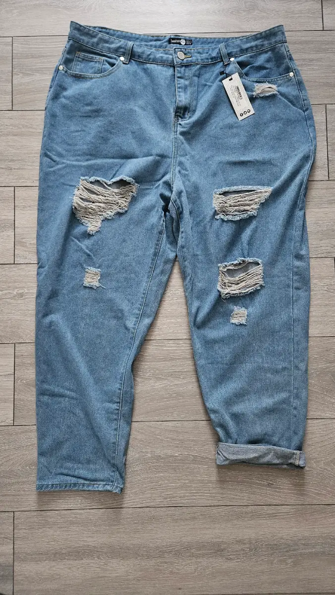 BNWT Boohoo Plus Size Distressed Ripped Mom Jeans UK 22 Light Wash New With Tags