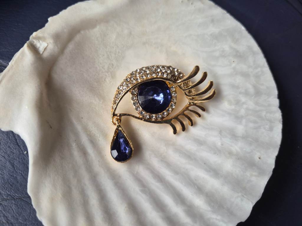 Beautiful "AngelsTears" rhinestone gold statement brooch