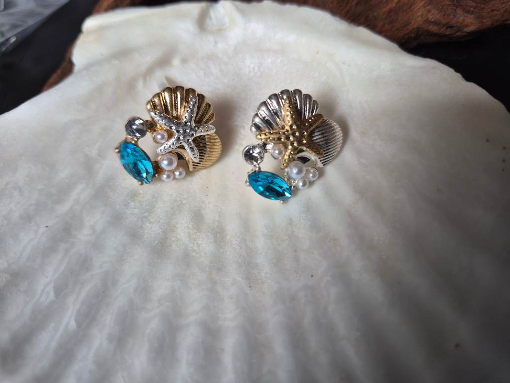 Pretty seaside shell pearls starfish earrings pierced ears boho