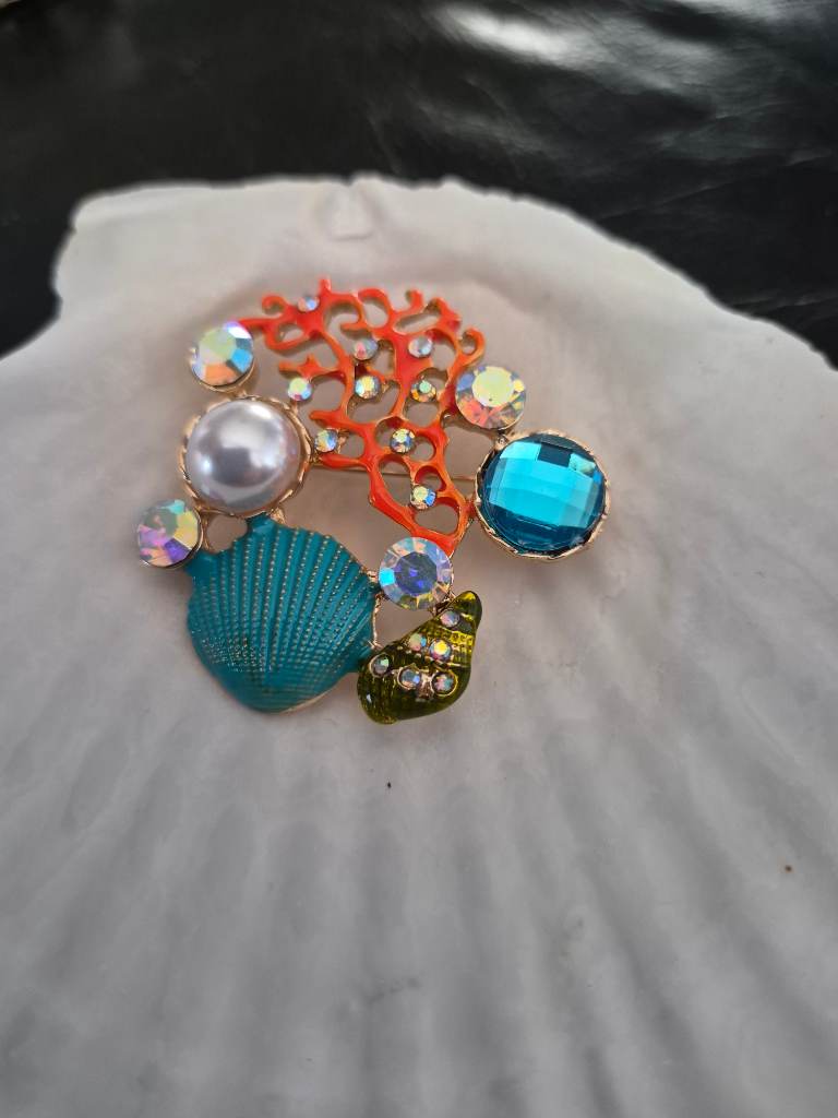 Ocean nnautical marine enamel & faux pearl brooch