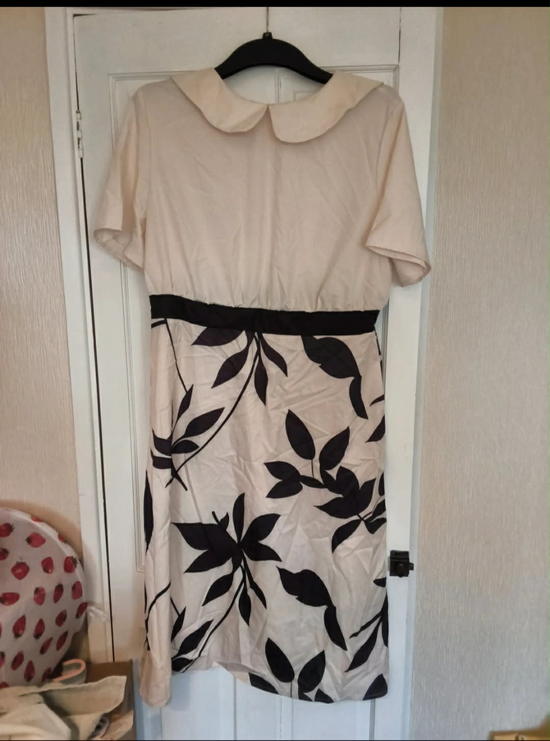 Gorgeous leaf patterned dress