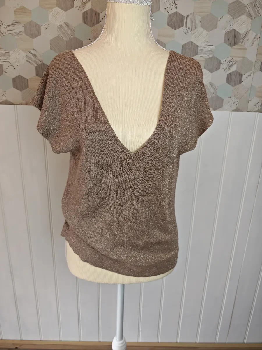 JOSEPH "Lille" Lurex Knit Top bronze metallic V-neck knit top featuring a relaxed cap-sleeve silhoue