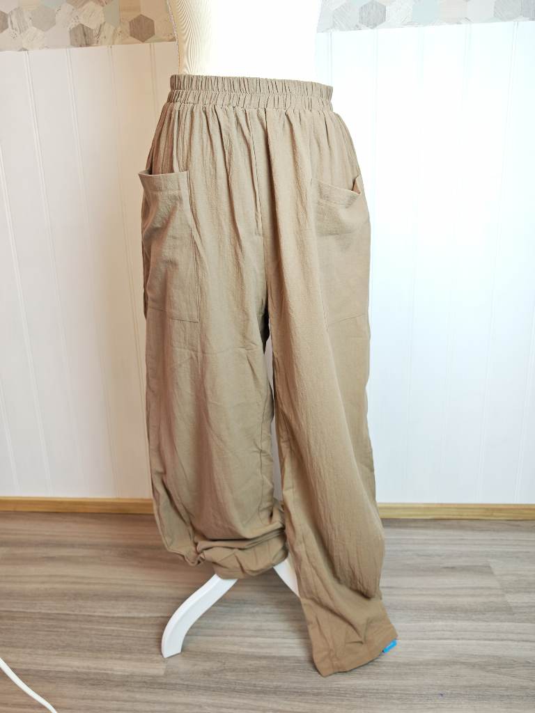 Cupshe Women's Trousers Cotton Elastic High Waist Patch Pockets, Tapered Wide Leg | Size  M