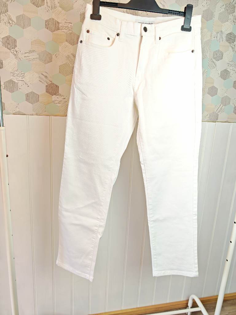 Cotton Amazon Essentials white slim-fit jeans | Size 30W x 30L