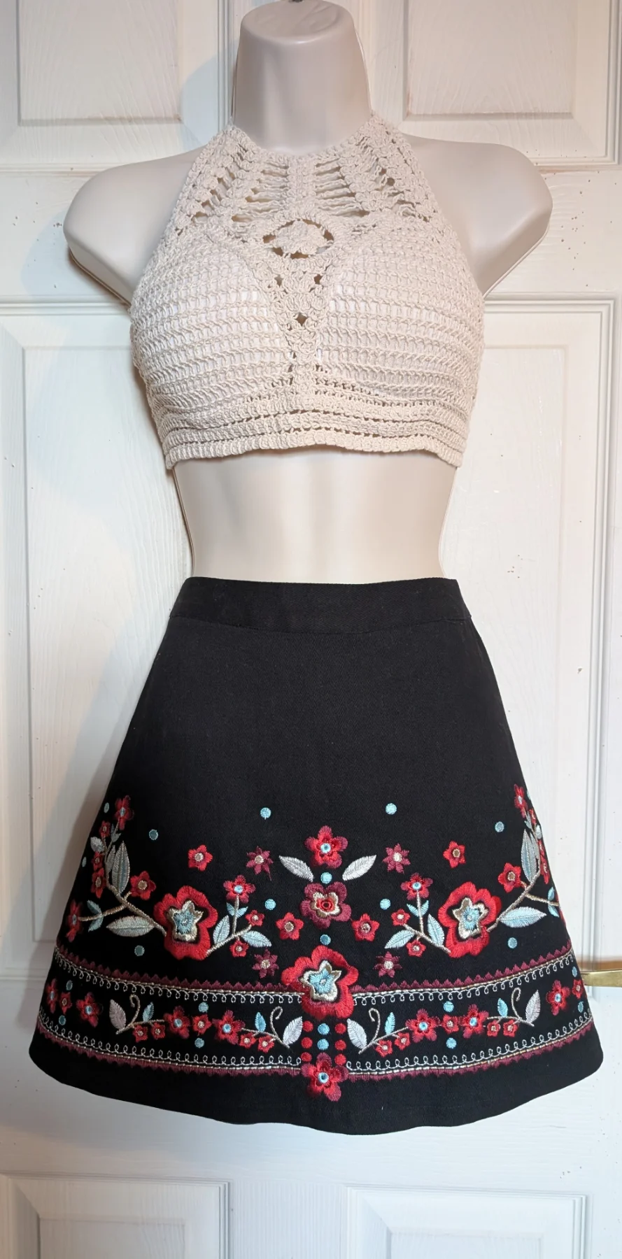 lovely boho embroidered mini Skirt  Sz 10 - festivals  holiday summer/winter