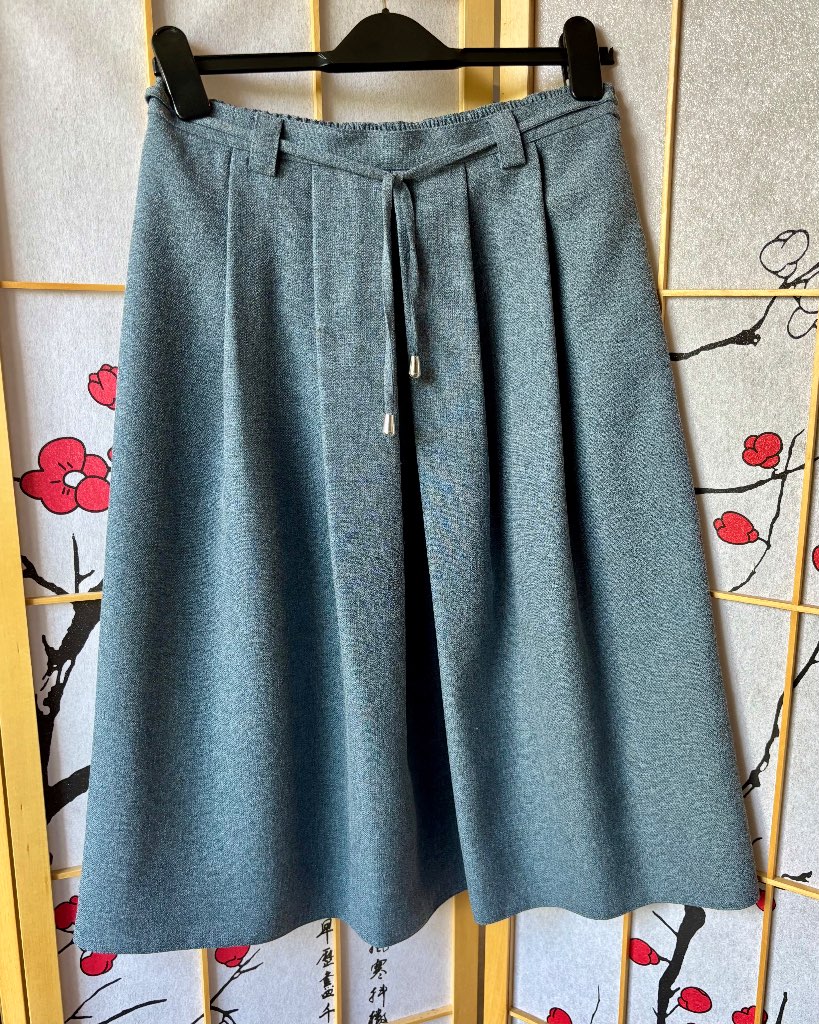 🍓🦢 Lovely True Y2K Vintage Academia Midi Skirt - Light Grey - Size Medium 🦢🍓