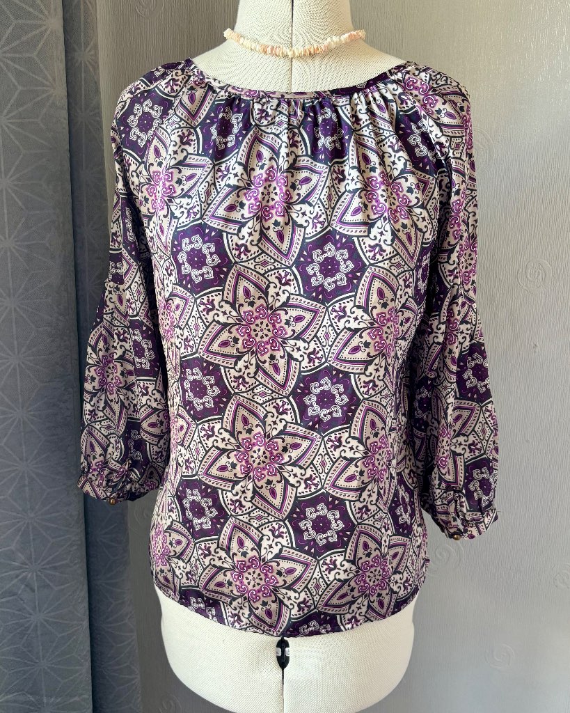 🍓🪻 Beautiful Vintage Style Boho Puff Sleeve Top - Purple Floral Geometric - Size Small 🪻🍓