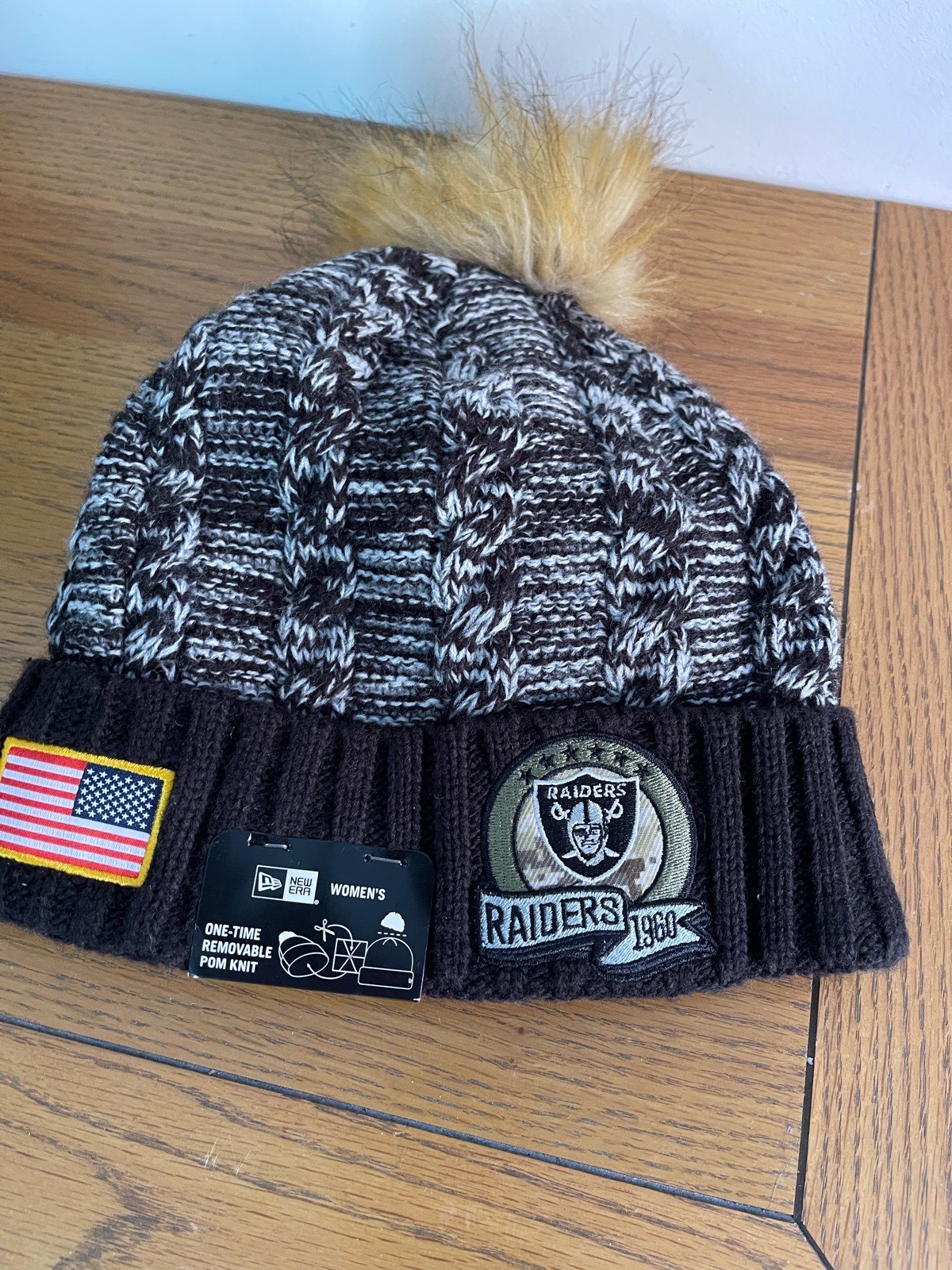 Las Vegas Raiders NFL women’s cuffed knit beanie hat BNWT
