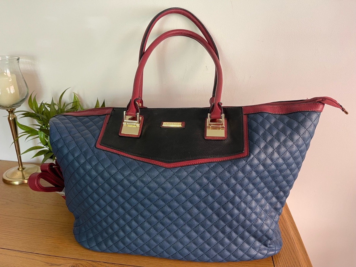 Large Lilly B London hold-all, weekend, travel bag