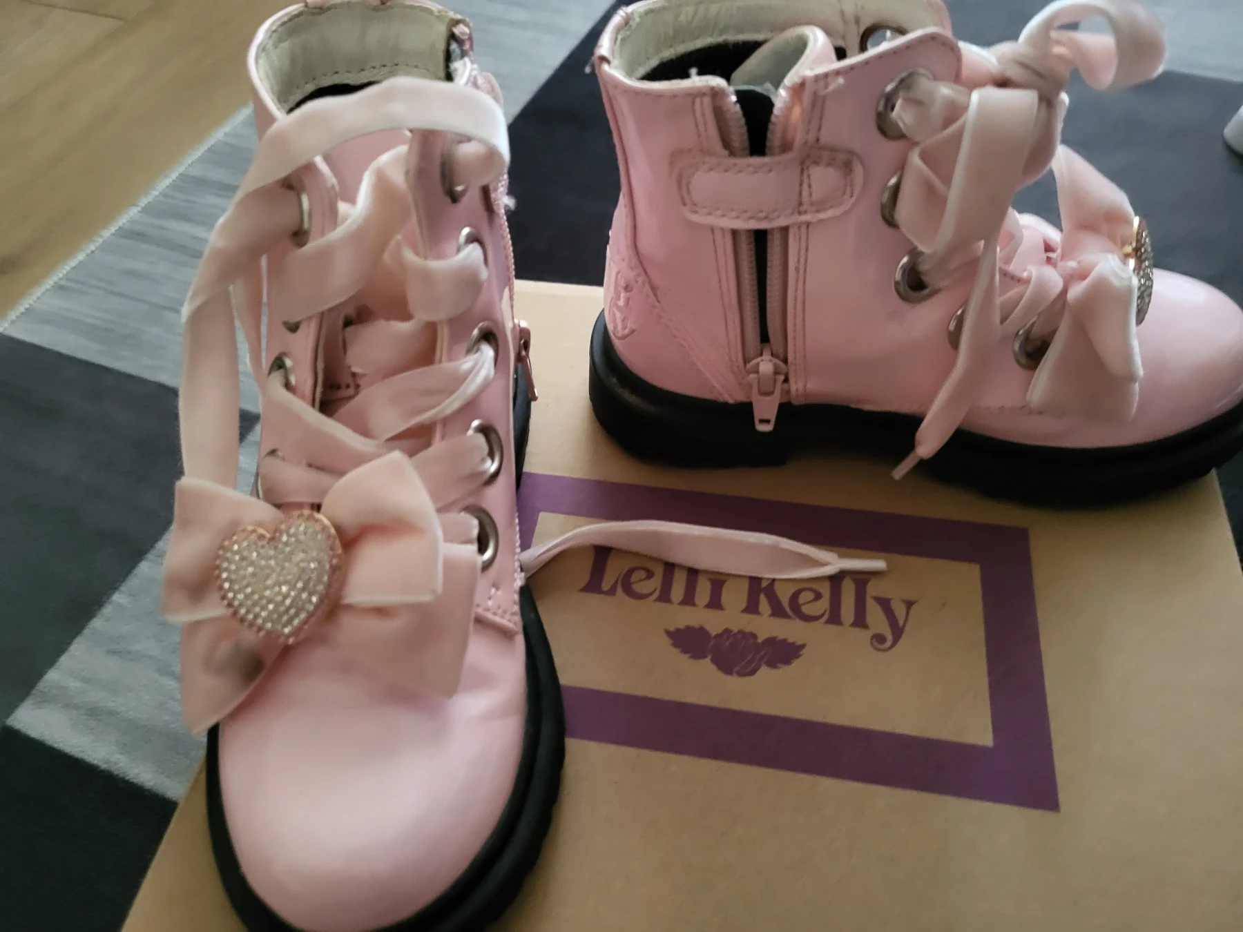 Girls boots