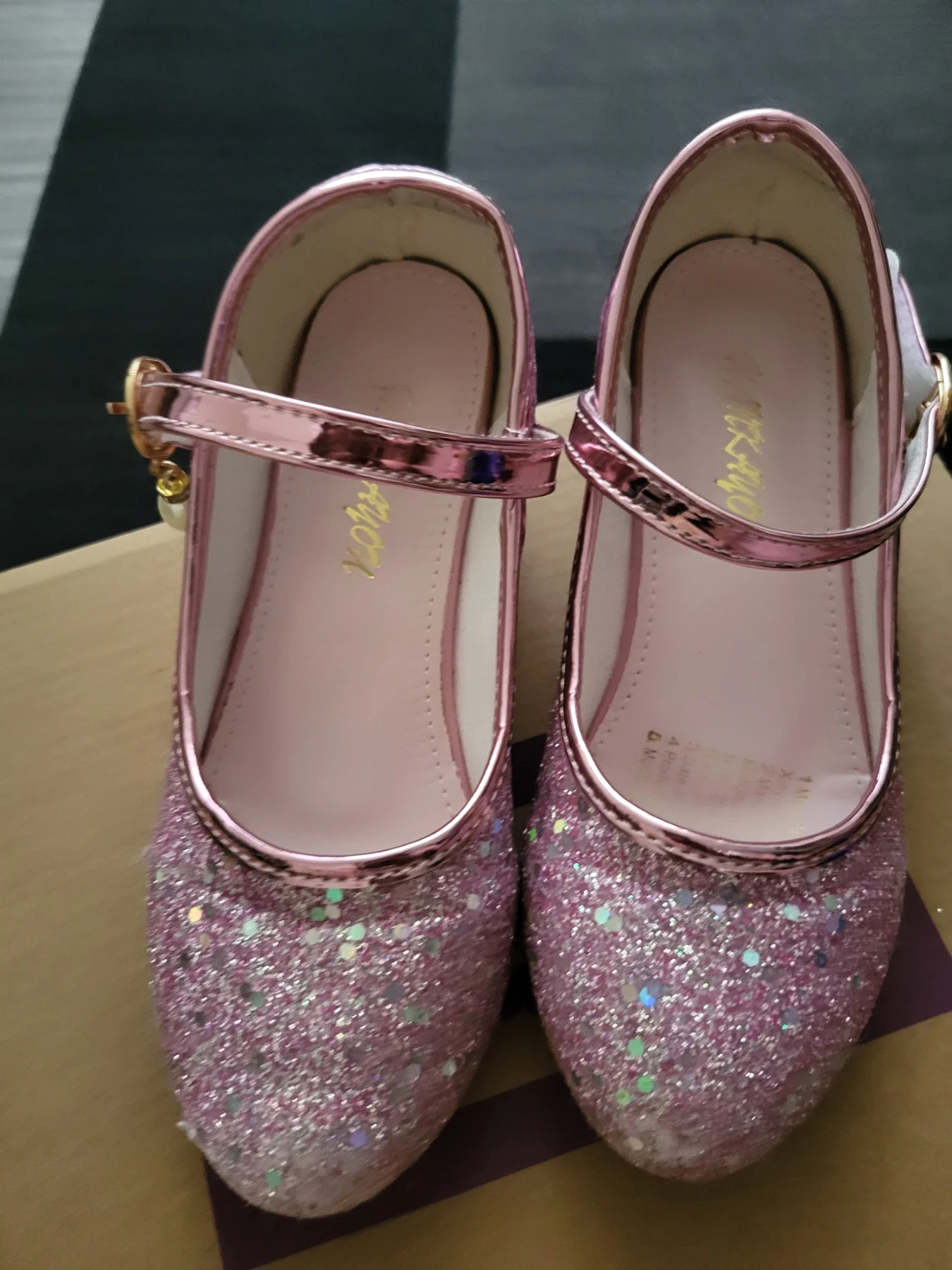 Girls shoes