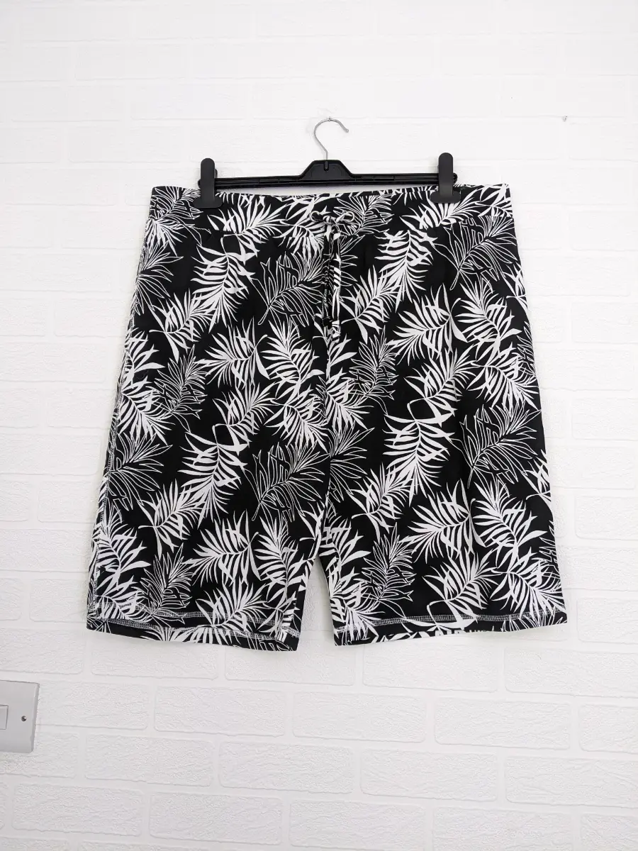 Original Essentials Black and White Stretch shorts size L Holiday Summer