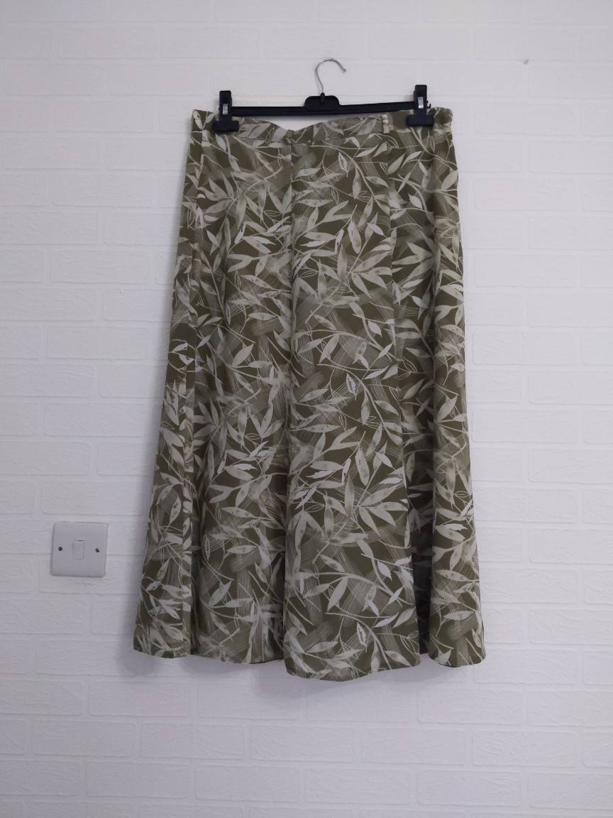 C&A Your 6th Sense Green Chiffon Midi Skirt size 18 Lined