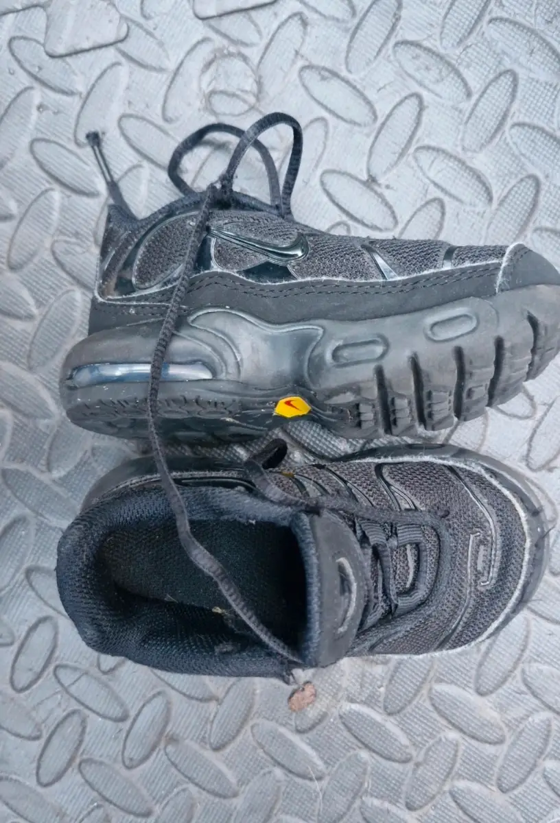 boys nike trainers size 6.5