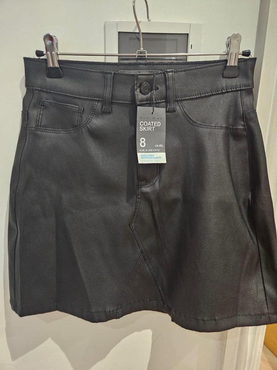 Black mini skirt size 8 Uk