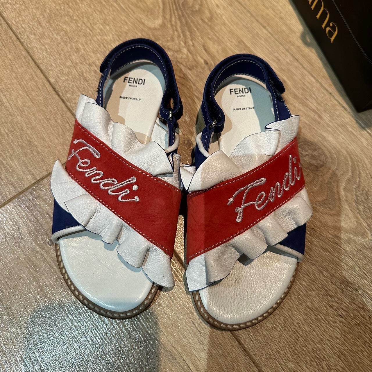 Fendi girls sandals size 31  Lovely condition,hardly worn x