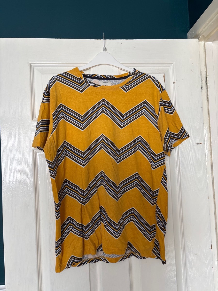 Mens tshirt medium