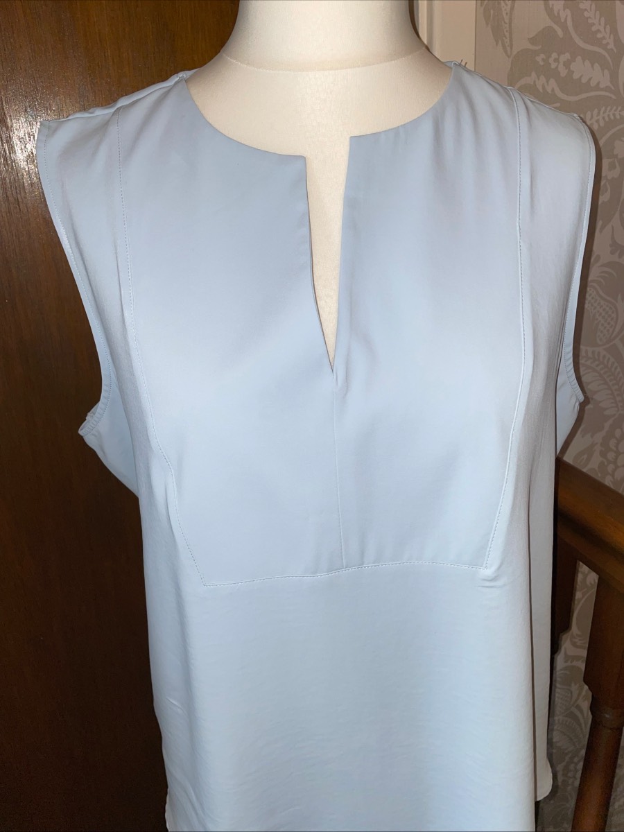 Beautiful floaty top