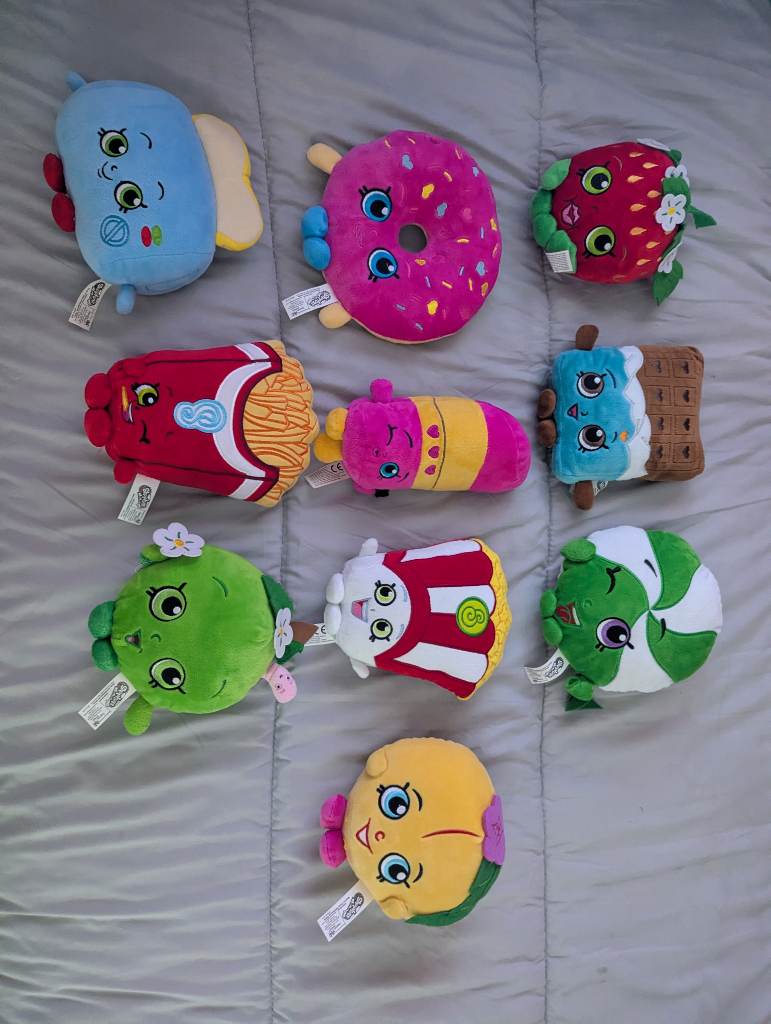 Like new - bundle of 10 Shopkins plush teddys