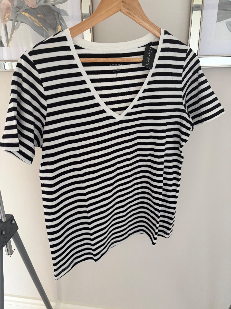 Dunnes black & white striped v neck t shirt size S