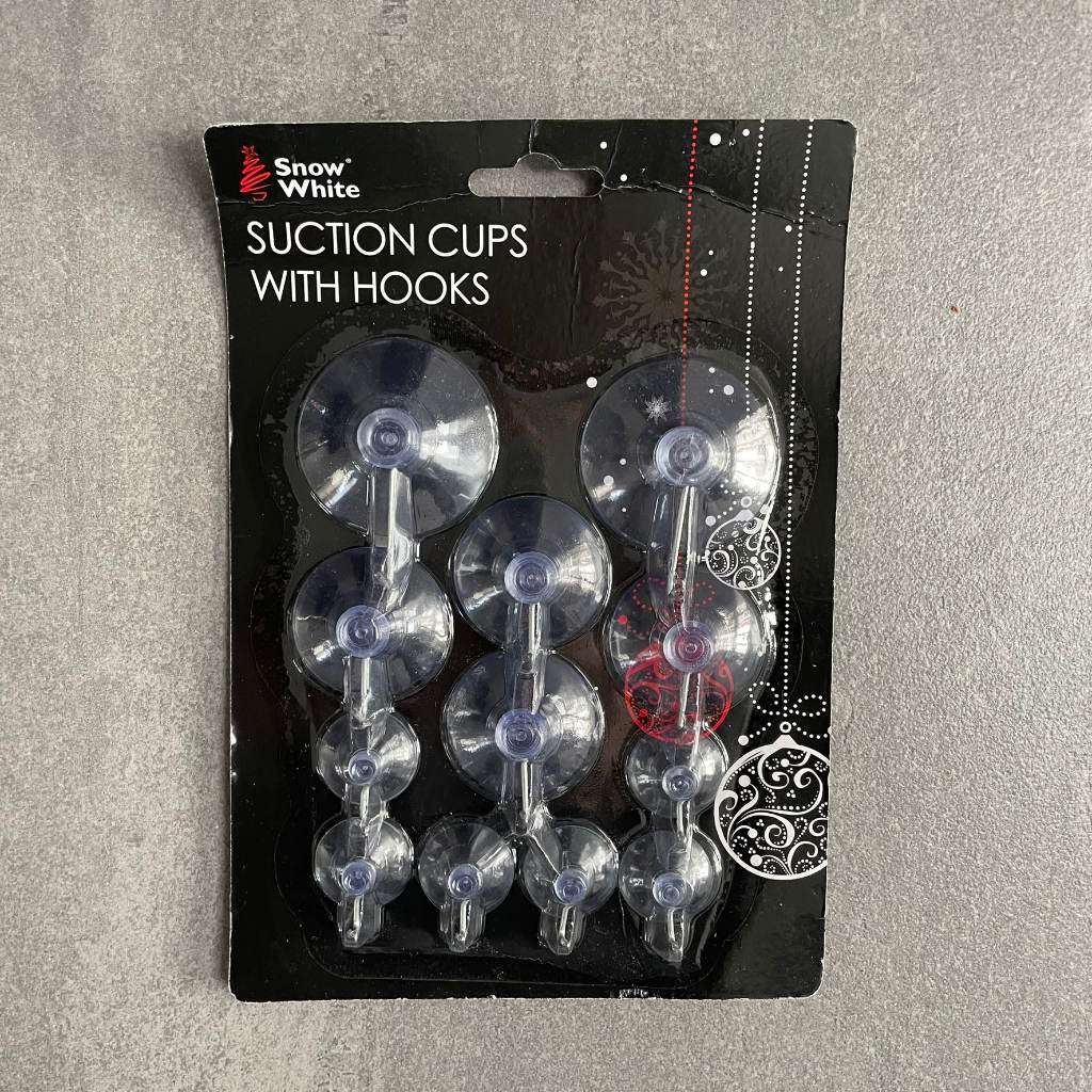 Pack of suction hooks for hanging items