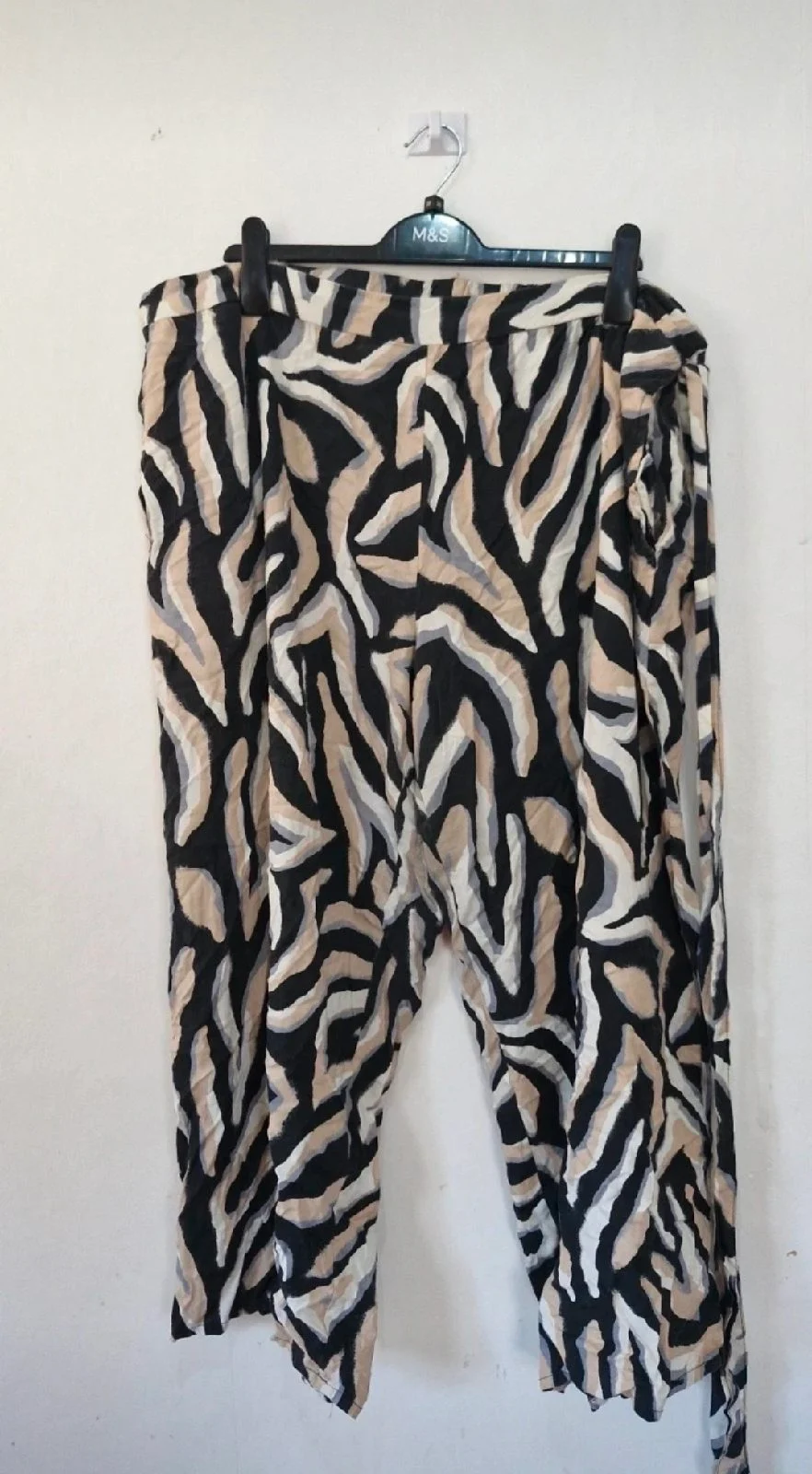 Yours ladies size 22 black beige mix trousers