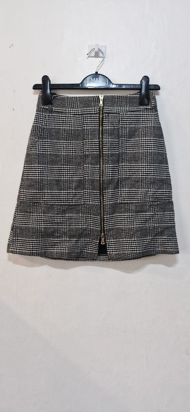 Ladies size 6 river island black and white zip front detailing  skirt