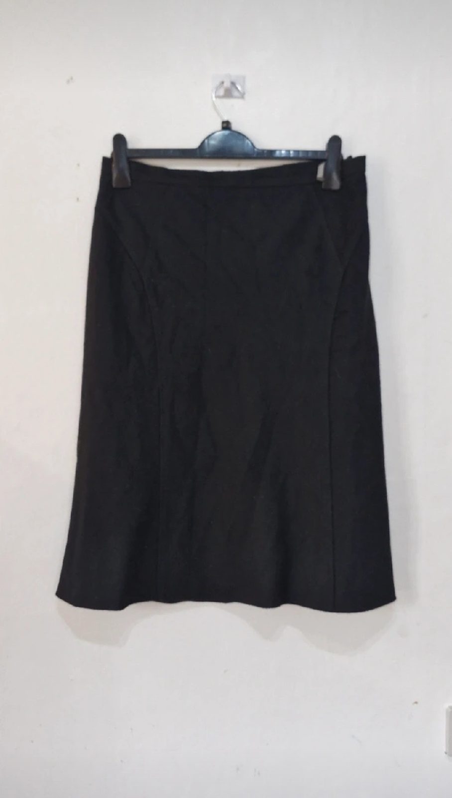 Gelco ladies size 16 black skirt contains wool
