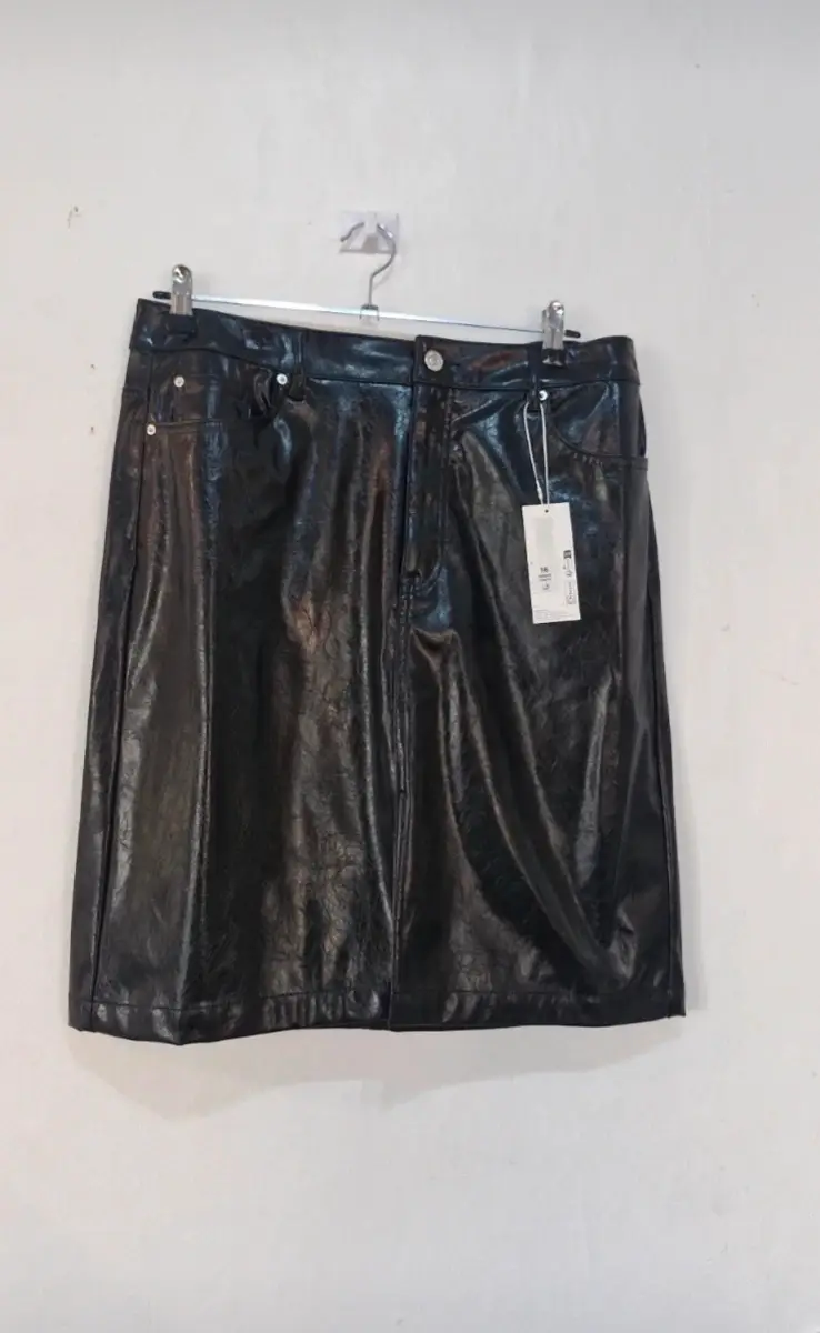 - M&S Textured Faux Leather Short Skirt | Pockets | New | Size 16 short