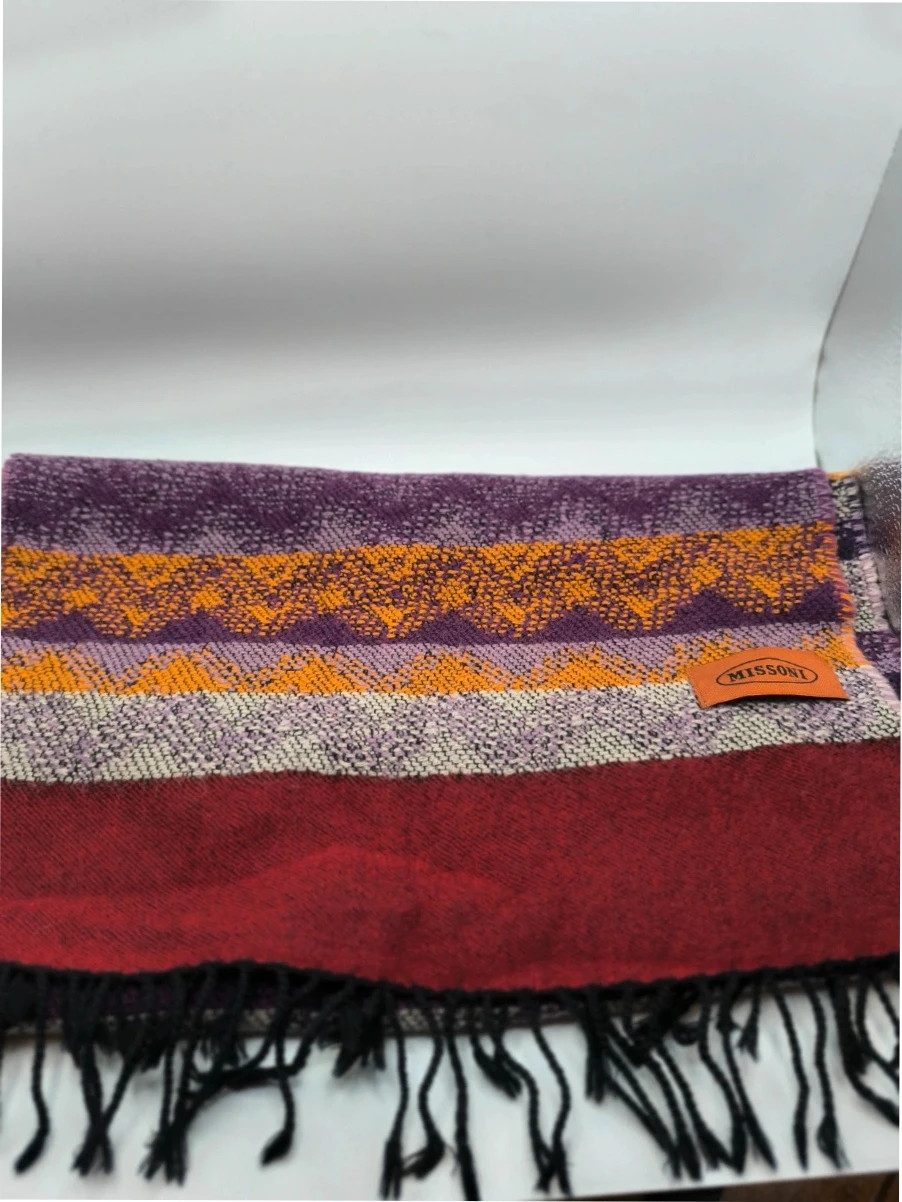 Fantastic Preloved Missoni designer wool scarf