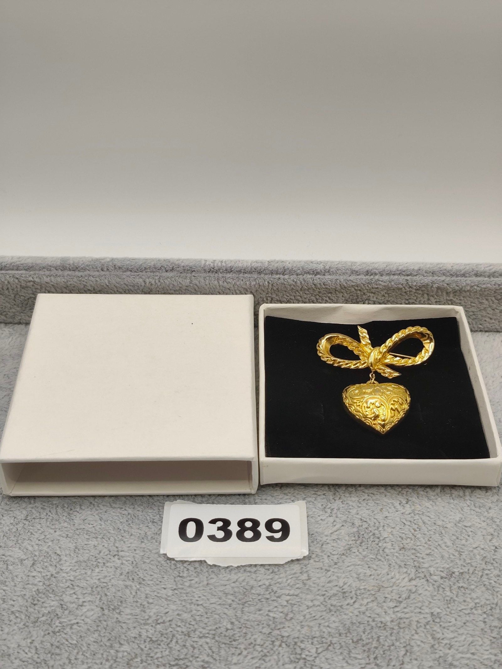 Nina Ricci Women Gold Tone Heart & Bow Brooch Pin Other