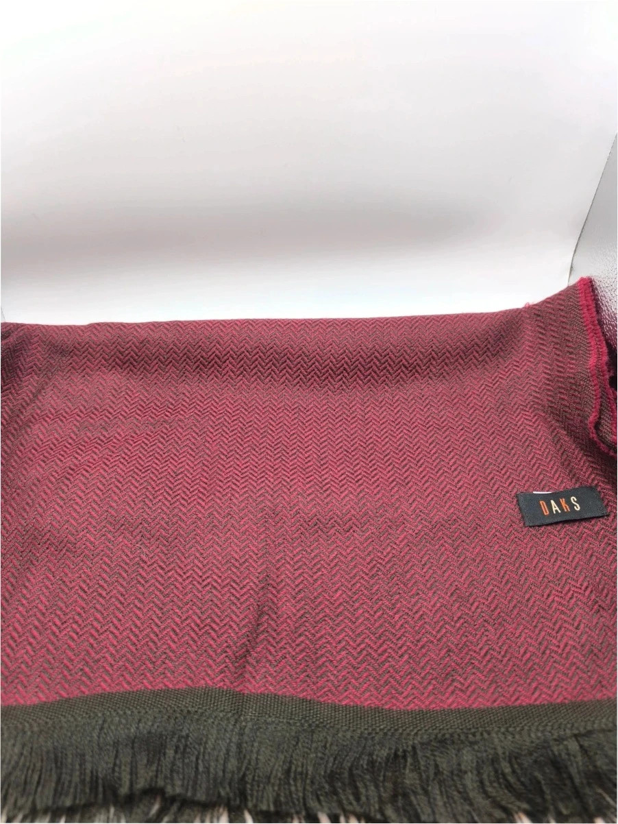 Stylish Daks vintage scarf