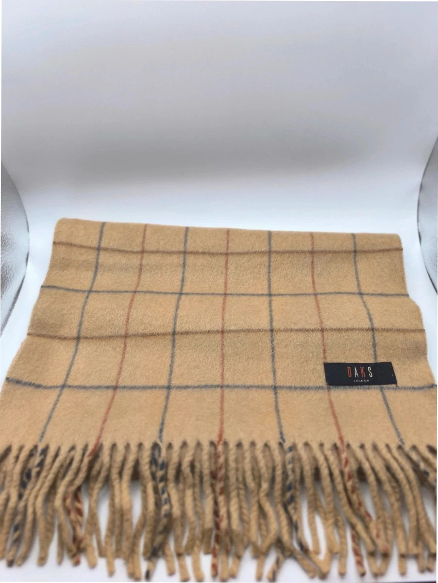 Soft vintage Daks scarf in great condition