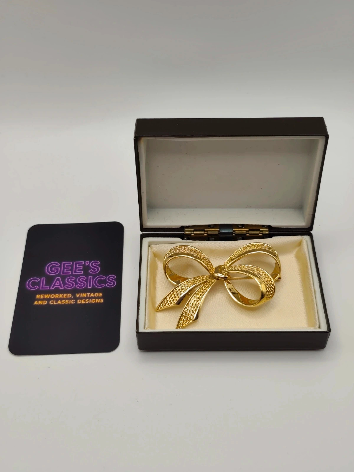 Vintage Nina Ricci Signed Gold Plated Ribbon Bow Brooch
